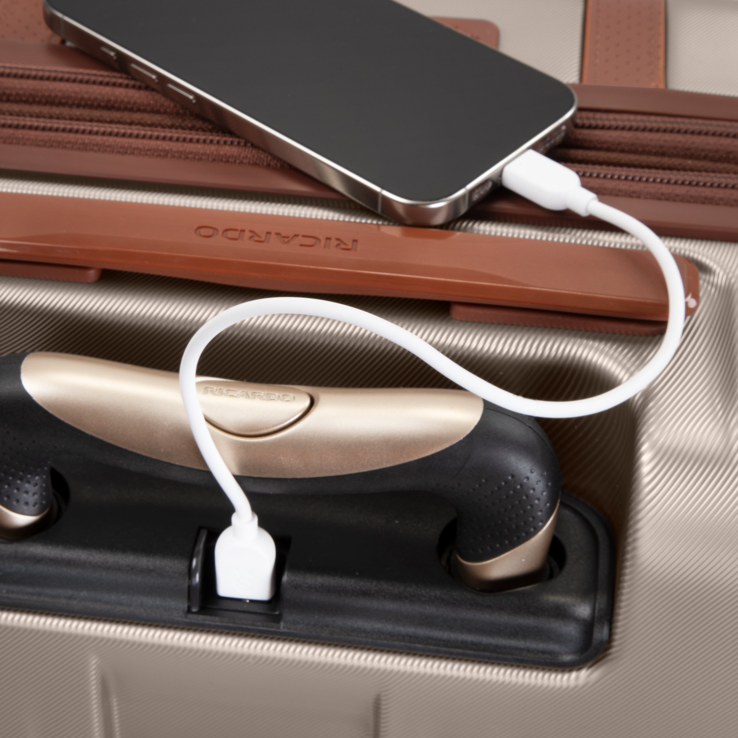 Montecito 2.0 HS Carry-On
USB charging port