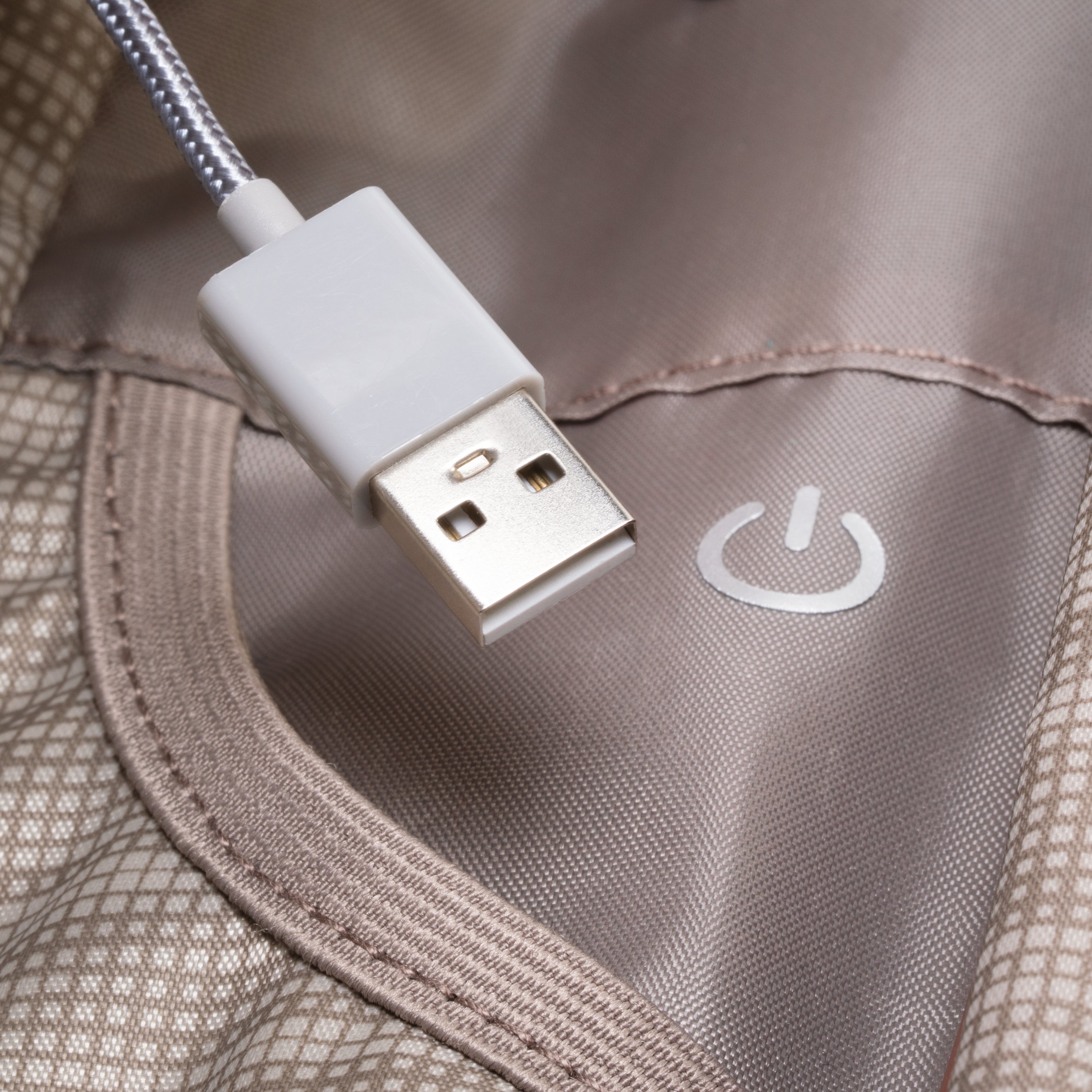 Montecito 2.0 HS 25" Medium Spinner
includes USB pass through for charging