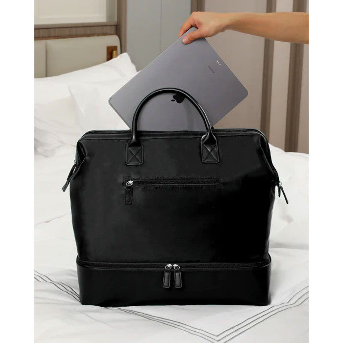 Gifts for People Who Are Always on the Go 9 NOBL style weekender bag in black